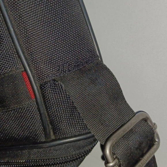 SwissGear black Laptop Case adjustable strap and luggage strap 17"x12.5"x3" - Picture 6 of 17